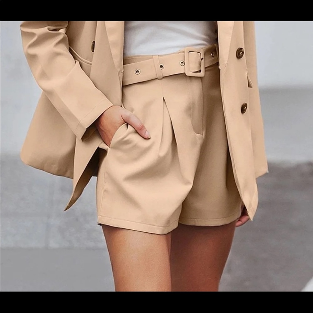 Blogger’s favorite beige blazer set
